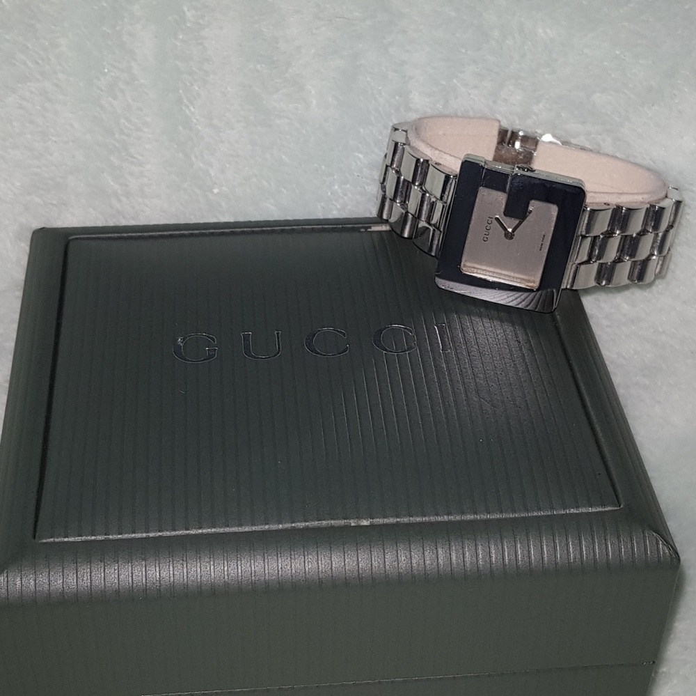 Watch - Picture 3 of 3